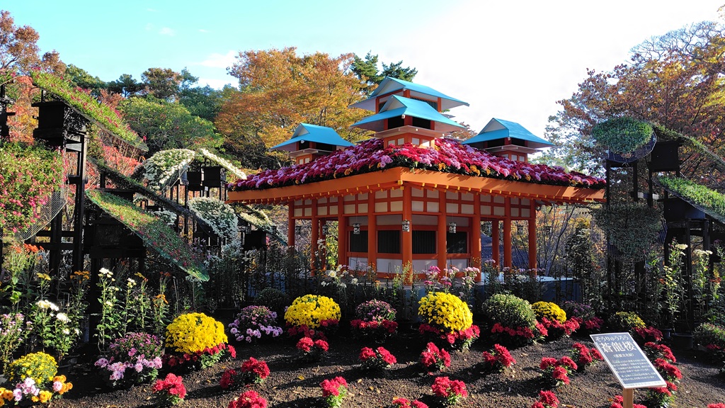 昼間の平安神宮 蒼龍楼 蒼龍楼